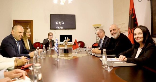 Dalin detajet e debatit të kryediplomatit grek me Igli Hasanin për Belerin Dalin detajet e debatit të kryediplomatit grek me Igli Hasanin për Belerin