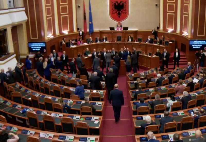 Kjo është fotografia! Shqipëria del nga lista gri, Foltorja zhytur në zi! Kjo është fotografia! Shqipëria del nga lista gri, Foltorja zhytur në zi!