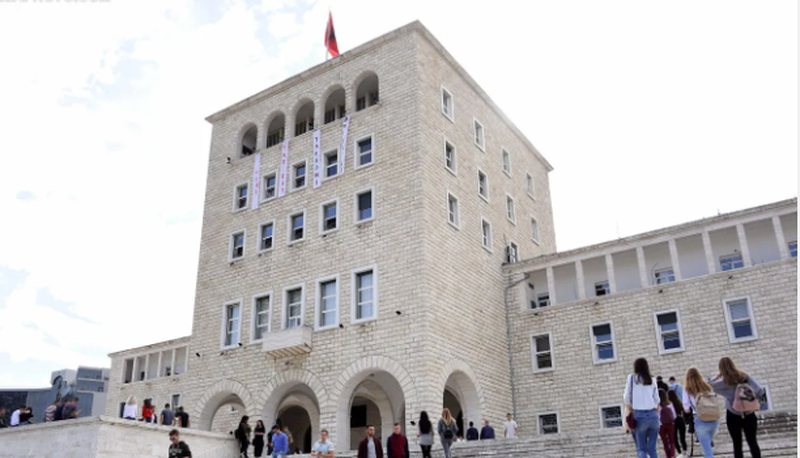 Sot viti i ri akademik/ Rreth 20 mijë studentë ulen për herë të parë në bankat e auditorëve! ‘Mjekësia’ del me njoftimin urgjent Sot viti i ri akademik/ Rreth 20 mijë studentë ulen për herë të parë në bankat e auditorëve! ‘Mjekësia’ del me njoftimin urgjent