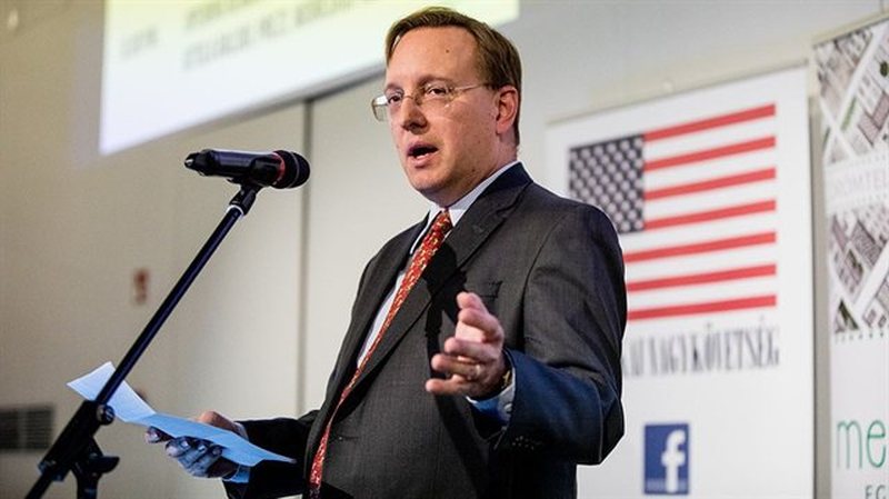 Reagon për herë të parë ambasadori i ri amerikan në Tiranë pas emërimit në detyrën e re nga Joe Biden: Ja kush është armiku i ri i dyshes anti-amerikane Berisha-Meta Reagon për herë të parë ambasadori i ri amerikan në Tiranë pas emërimit në detyrën e re nga Joe Biden: Ja kush është armiku i ri i dyshes anti-amerikane Berisha-Meta