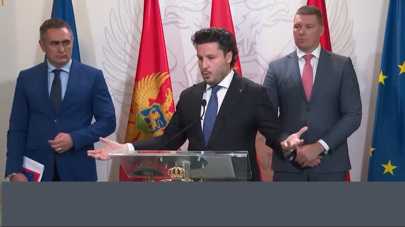 Përmbysen negociatat për krijimin e qeverisë në Malin e Zi, Spajiç rikthen një tjetër parti në “skenë”, ja pse vendimi rrezikon të nervozojë ndërkombëtarët Përmbysen negociatat për krijimin e qeverisë në Malin e Zi, Spajiç rikthen një tjetër parti në “skenë”, ja pse vendimi rrezikon të nervozojë ndërkombëtarët