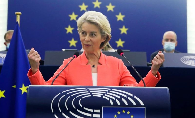 Trazira në Bruksel, qindra punojës i dërgojnë letër Presidentes së KE, ja pse të gjithë po kthehen kundër saj