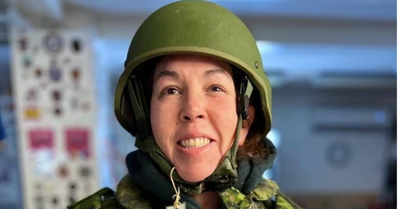 “Më kapi gjoks*n e majtë”! Kuzhinierja akuzon ushtarin shqiptar të NATO-s se e ngacmoi sek*ualisht! “Më kapi gjoks*n e majtë”! Kuzhinierja akuzon ushtarin shqiptar të NATO-s se e ngacmoi sek*ualisht!