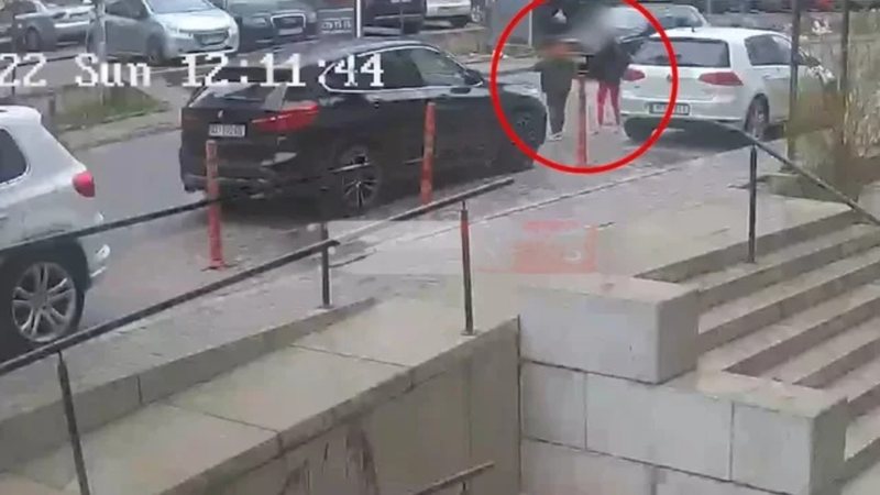 VIDEO/ Ministrja e Binit “pilote”: Përplas një fëmijë me makinë dhe mashtroi publikisht! Pamjet nxjerrin të vërtetën VIDEO/ Ministrja e Binit “pilote”: Përplas një fëmijë me makinë dhe mashtroi publikisht! Pamjet nxjerrin të vërtetën