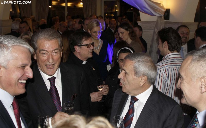 Familja Berisha e ktheu historinë e Panajot Panos në histori pallatesh Familja Berisha e ktheu historinë e Panajot Panos në histori pallatesh