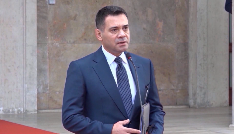 U kallëzua në SPAK për shpërdorim detyre, reagon Arben Ahmetaj e nxjerr bllof me serin e vendimeve të gjykatës dhe e kërcënon: Akti i dytë i tragji-komedisë së politiko-drejtësisë U kallëzua në SPAK për shpërdorim detyre, reagon Arben Ahmetaj e nxjerr bllof me serin e vendimeve të gjykatës dhe e kërcënon: Akti i dytë i tragji-komedisë së politiko-drejtësisë