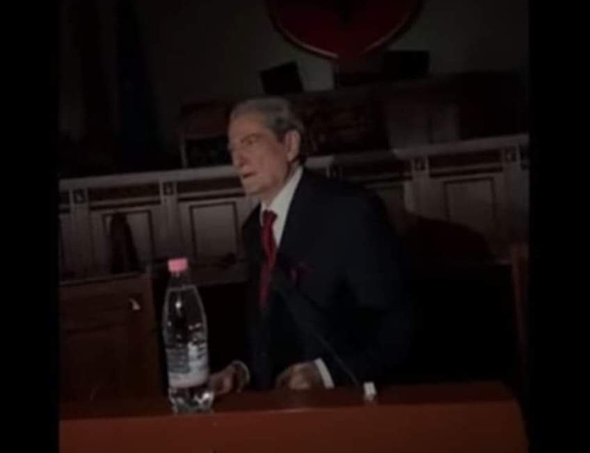 Kush do të na shpëtojë? Veten do shpëtojmë! Kush do të na shpëtojë? Veten do shpëtojmë!