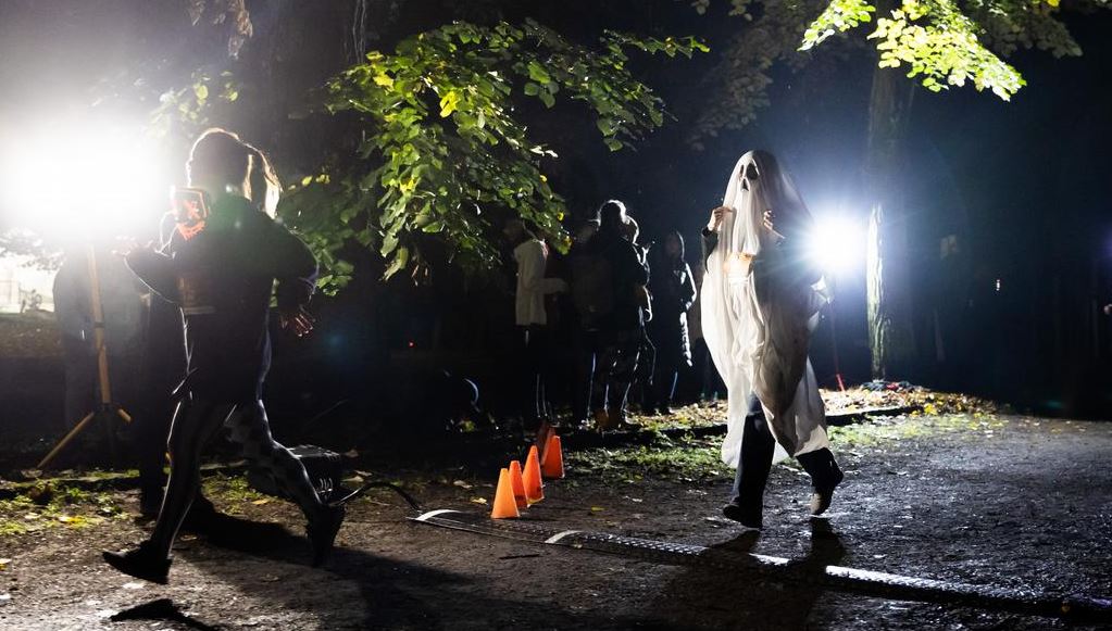 Halloween, dita kur fëmijë dhe të rinj trokasin nëpër dyer e kërkojnë ëmbëlsira, por përse vishen si fantazma? Halloween, dita kur fëmijë dhe të rinj trokasin nëpër dyer e kërkojnë ëmbëlsira, por përse vishen si fantazma?