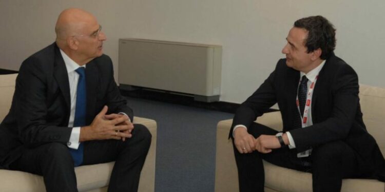 Kurti i dashuruar pas Greqisë, përsëri në Athinë: Takohet me ministrin e grek të Mbrojtjes! Asnjë fjalë për njohje vetëm broçkulla për KFOR-in kur Greqia është anëtare e thjeshtë e NATO-s si Shqipëria Kurti i dashuruar pas Greqisë, përsëri në Athinë: Takohet me ministrin e grek të Mbrojtjes! Asnjë fjalë për njohje vetëm broçkulla për KFOR-in kur Greqia është anëtare e thjeshtë e NATO-s si Shqipëria