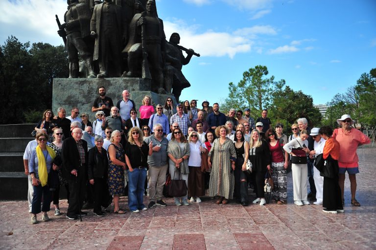 Shoqata e Gazetarëve Europian mbledh degët në Shqipëri, 70 gazetarë nga e gjithë Europa Shoqata e Gazetarëve Europian mbledh degët në Shqipëri, 70 gazetarë nga e gjithë Europa