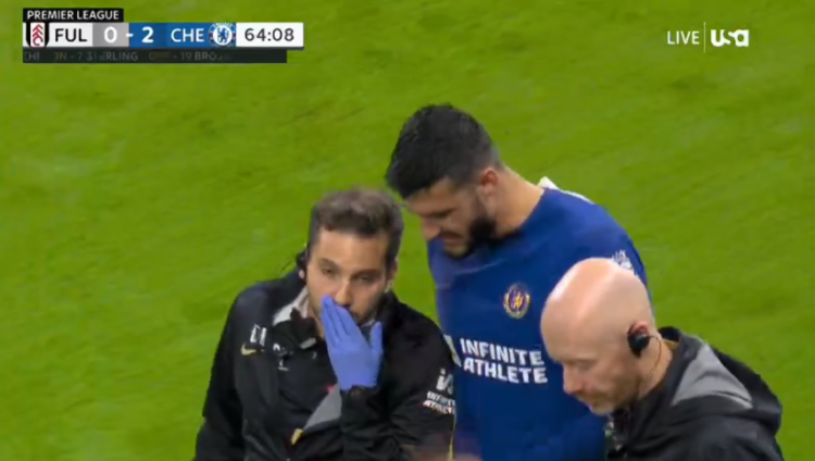 Nën kujdesin e mjekëve dhe me duartrokitjet e publikut, Armando Broja largohet i dëmtuar pas shënimit të golit Nën kujdesin e mjekëve dhe me duartrokitjet e publikut, Armando Broja largohet i dëmtuar pas shënimit të golit