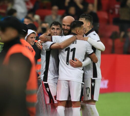 VIDEO/ Laçi dhe Muçi, Shqipëria bind ndaj Bullgarisë, Sylvinho fiton miqësoren e parë në pankinën kuqezi VIDEO/ Laçi dhe Muçi, Shqipëria bind ndaj Bullgarisë, Sylvinho fiton miqësoren e parë në pankinën kuqezi