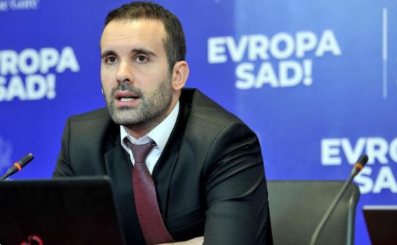 Pas debatit në seancën maratonë, ligjvënësit votojnë kryeministrin e qeverisë së re të Malit të Zi Pas debatit në seancën maratonë, ligjvënësit votojnë kryeministrin e qeverisë së re të Malit të Zi