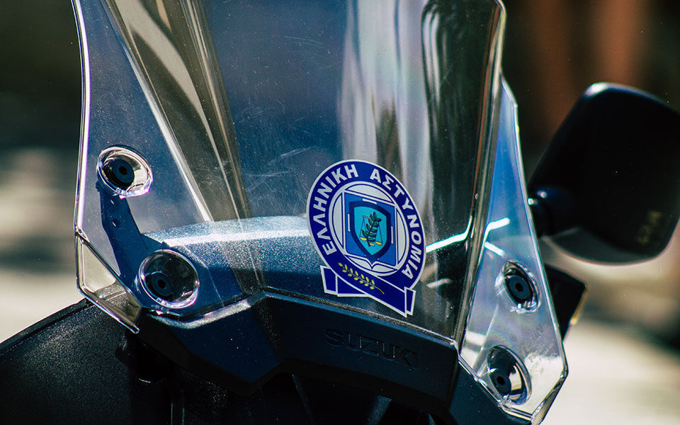 Arrestohen 3 kandidatë për blerje votash në Greqi: Shkon në 6 numri i ndaluarve për korrupsion zgjedhor Arrestohen 3 kandidatë për blerje votash në Greqi: Shkon në 6 numri i ndaluarve për korrupsion zgjedhor