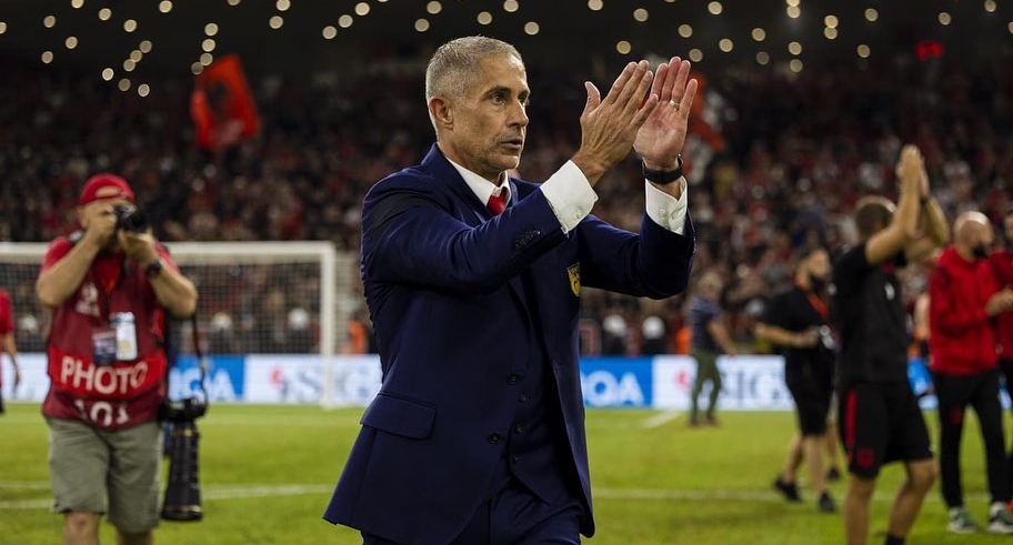 Në Spanjë i bëjnë jehonë Sylvinios si trajner i kuqezinjve. Ëndërrohet edhe kualifikimi në Botëror Në Spanjë i bëjnë jehonë Sylvinios si trajner i kuqezinjve. Ëndërrohet edhe kualifikimi në Botëror