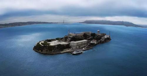 Historia enigmë e tre burrave të vetëm të arratisur nga Alcatraz Historia enigmë e tre burrave të vetëm të arratisur nga Alcatraz