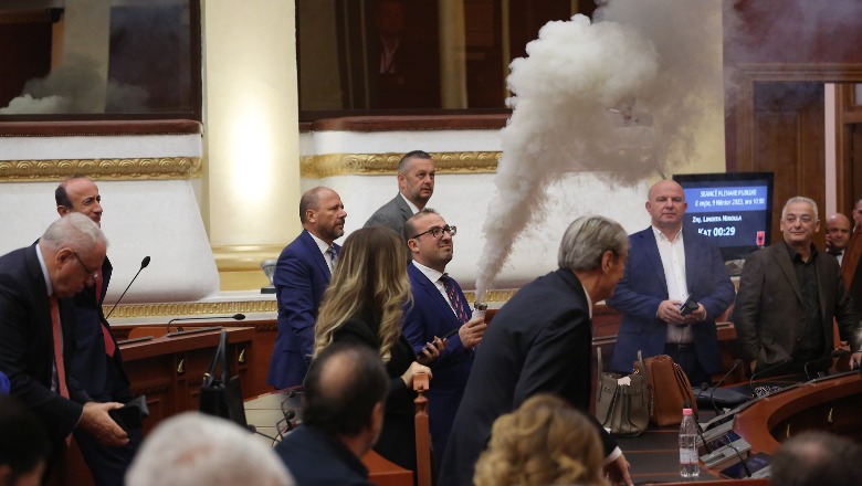 Kaosi në Kuvend, Spiropali: Flamuri, Albana, Gazmendi… e dinë që vallja me Berishën është e hedhur në det! Mandati i tyre s’duhet të jetë mandata e fundit e PD-së Kaosi në Kuvend, Spiropali: Flamuri, Albana, Gazmendi… e dinë që vallja me Berishën është e hedhur në det! Mandati i tyre s’duhet të jetë mandata e fundit e PD-së