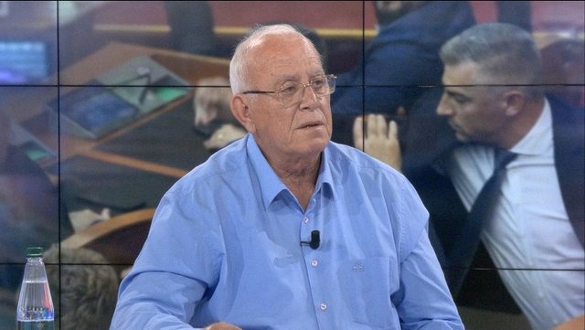 Baba Taku ka një plan , si i’u duket?! Rama të shpërndajë parlamentin, duhen zgjedhje të parakohshme urgjente! Berishës t’i mbyllet goja, do të gjakosë popullin Baba Taku ka një plan , si i’u duket?! Rama të shpërndajë parlamentin, duhen zgjedhje të parakohshme urgjente! Berishës t’i mbyllet goja, do të gjakosë popullin