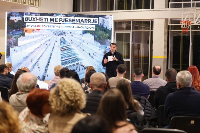 Veliaj: “Nisim punën për 3 linjat e shpejta të autobusëve, me korsi të dedikuara dhe pa ndërprerje” Veliaj: “Nisim punën për 3 linjat e shpejta të autobusëve, me korsi të dedikuara dhe pa ndërprerje”