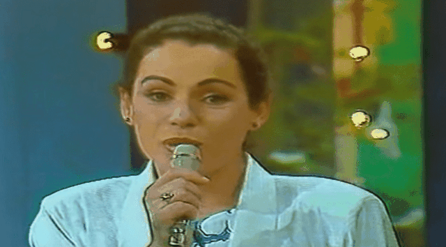 Ikona e festivaleve të viteve ’90 feston sot 69-vjetorin e lindjes, e gjeni dot për cilën këngëtare shqiptare bëhet fjalë Ikona e festivaleve të viteve ’90 feston sot 69-vjetorin e lindjes, e gjeni dot për cilën këngëtare shqiptare bëhet fjalë