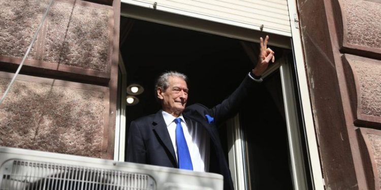 E hëna është një protestë e Berishës kundër opozitës