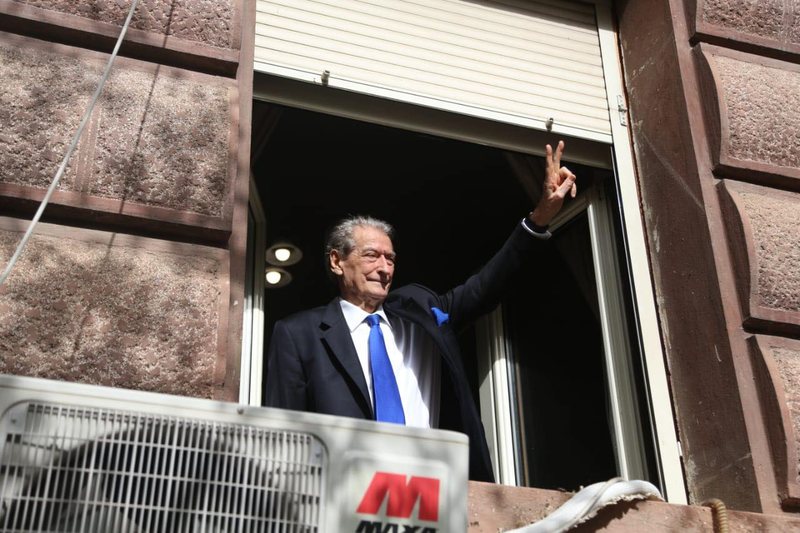 SPAK kërkon “arrest shtëpie” për Sali Berishën. Gjykata vendos më 26 Dhjetor