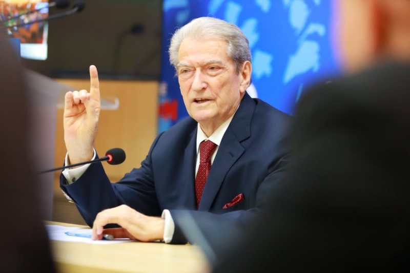 Sali Berisha shpall SPAK-un organizatë kriminale: Janë banda më e rrezikshme në Shqipëri Sali Berisha shpall SPAK-un organizatë kriminale: Janë banda më e rrezikshme në Shqipëri