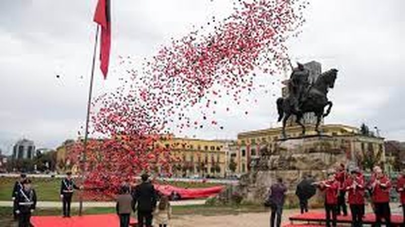 Sot 29 Nëntori, shqiptarët festojnë ditën e Çlirimit të Shqipërisë nga nazistët Sot 29 Nëntori, shqiptarët festojnë ditën e Çlirimit të Shqipërisë nga nazistët