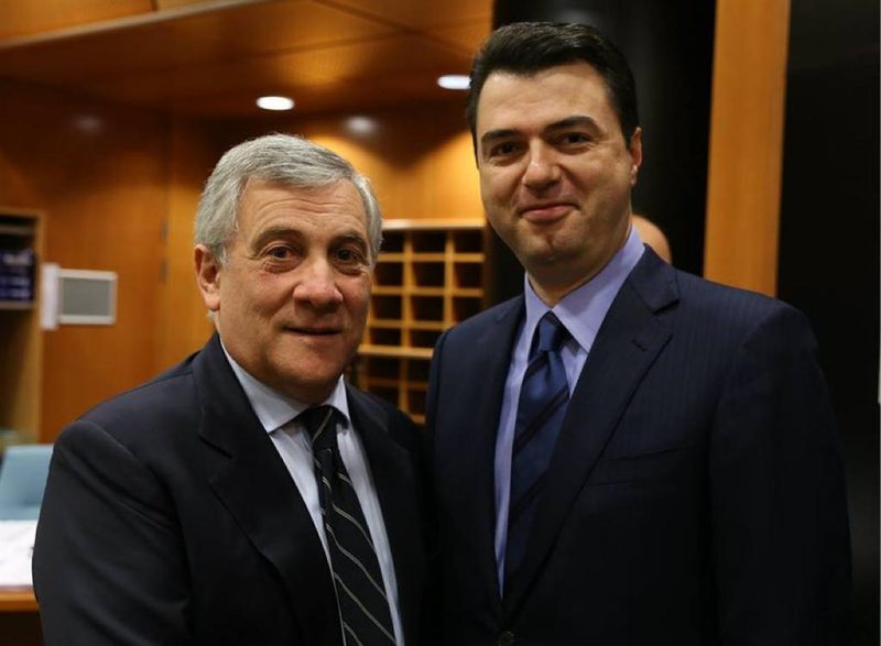 Do protestonte kundër marveshjes Meloni-Rama: Numri dy i qeverisë italiane e telefon dhe e kritikon ashpër Saliun! Do protestonte kundër marveshjes Meloni-Rama: Numri dy i qeverisë italiane e telefon dhe e kritikon ashpër Saliun!