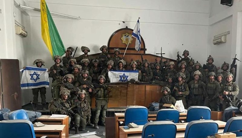 Përshkallëzohet lufta: Forcat izraelite pushtojnë parlamentin e Hamasit në Gaza Përshkallëzohet lufta: Forcat izraelite pushtojnë parlamentin e Hamasit në Gaza