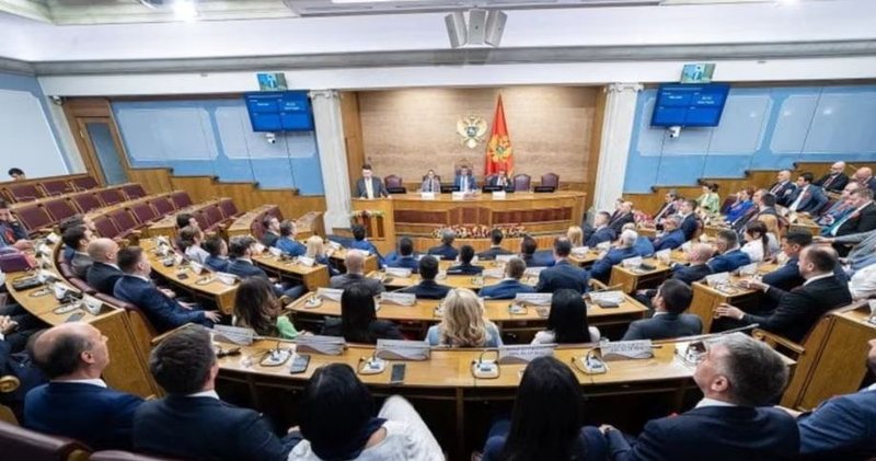 SHBA dhe BE kundërshtuan ashpër zgjedhjen e tij, ja pse kryeparlamentari i sapoemëruar i Malit të Zi mund të shkarkohet SHBA dhe BE kundërshtuan ashpër zgjedhjen e tij, ja pse kryeparlamentari i sapoemëruar i Malit të Zi mund të shkarkohet