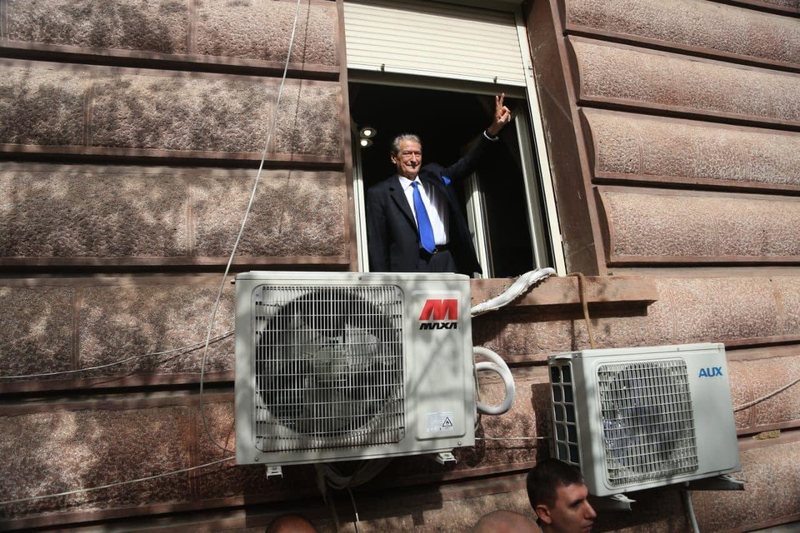 Sali Berisha refuzon paraqitje: SPAK gati fazën e dytë të eliminimit nga skena politike të “non-gratës” Sali Berisha refuzon paraqitje: SPAK gati fazën e dytë të eliminimit nga skena politike të “non-gratës”