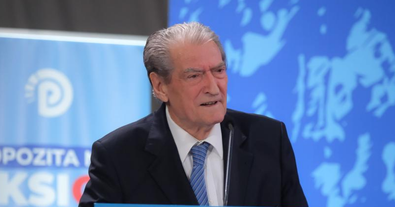 Berisha bën thirrje për mosbindje civile, i jep porosi kryetarëve: Futeni rininë në betejë pa kthim! Koha për sakrifica Berisha bën thirrje për mosbindje civile, i jep porosi kryetarëve: Futeni rininë në betejë pa kthim! Koha për sakrifica