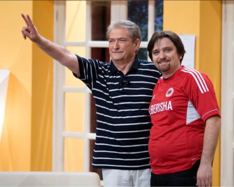 Juliani i Zefit vazhdon të haj m*t nga TV Zeni: Po ku të qesh buza në Shqipëri ndonjëherë, për çfarë dreqin mund të gëzohesh në këtë vend Juliani i Zefit vazhdon të haj m*t nga TV Zeni: Po ku të qesh buza në Shqipëri ndonjëherë, për çfarë dreqin mund të gëzohesh në këtë vend