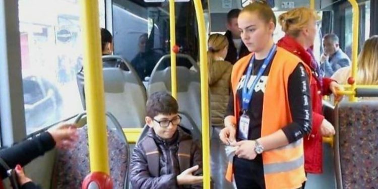 Për t’u marrë shembull! Vajza që punon si fatorino në Tiranë, kush është 20 vjeçarja…