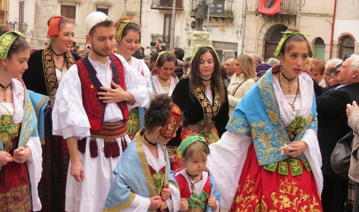 Kënga arbëreshe “Na martohet Jurendina” e lashtë sa gjuha shqipe (Video)