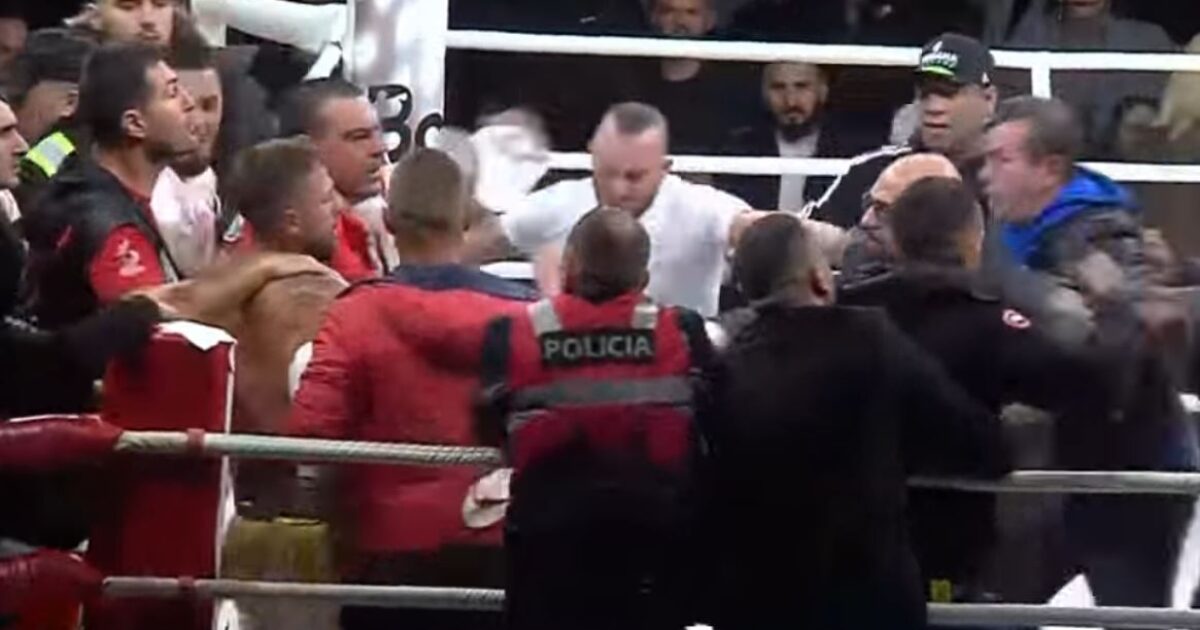 VIDEO/ Kolumbiani e goditi në pabesi, tifozët shqiptarë të Denis Nurjes sulmojnë Ramirez në ring VIDEO/ Kolumbiani e goditi në pabesi, tifozët shqiptarë të Denis Nurjes sulmojnë Ramirez në ring