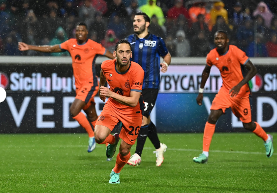 Interi mposht Atalantën dhe konsolidon kreun, Asllani fiton duelin kuqezi me Gjimshitin Interi mposht Atalantën dhe konsolidon kreun, Asllani fiton duelin kuqezi me Gjimshitin