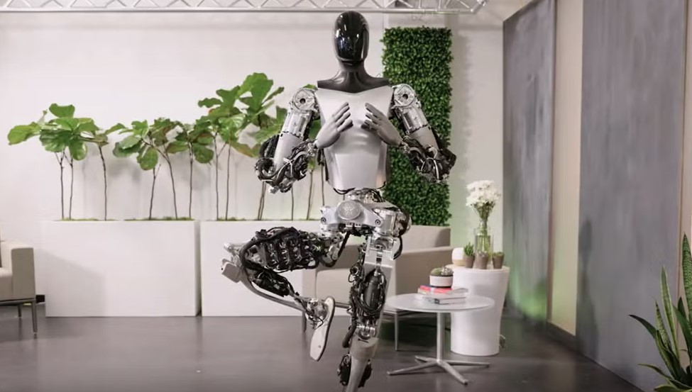 Elon Musk publikon robotin e tij, shumë i ngjashëm me njeriun