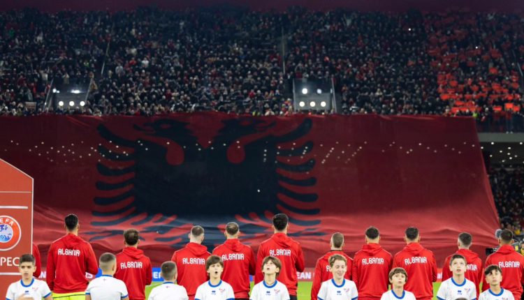 Shqiptarët e lanë dasmën në mes, Silvinjo qeshte me sy”! Gazetarja shkruan për largimin e tifozëve: Më shumë u duartrokit Juliana Pasha se… Jasir Asani Shqiptarët e lanë dasmën në mes, Silvinjo qeshte me sy”! Gazetarja shkruan për largimin e tifozëve: Më shumë u duartrokit Juliana Pasha se… Jasir Asani