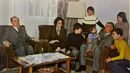 “Demokratit” bllokmen Bushati i “ikën truri” nga deklarata e Hysenbelliut: Këtij i shembën çdo gjë, por tha kemi patur vit të suksesshëm! “Demokratit” bllokmen Bushati i “ikën truri” nga deklarata e Hysenbelliut: Këtij i shembën çdo gjë, por tha kemi patur vit të suksesshëm!