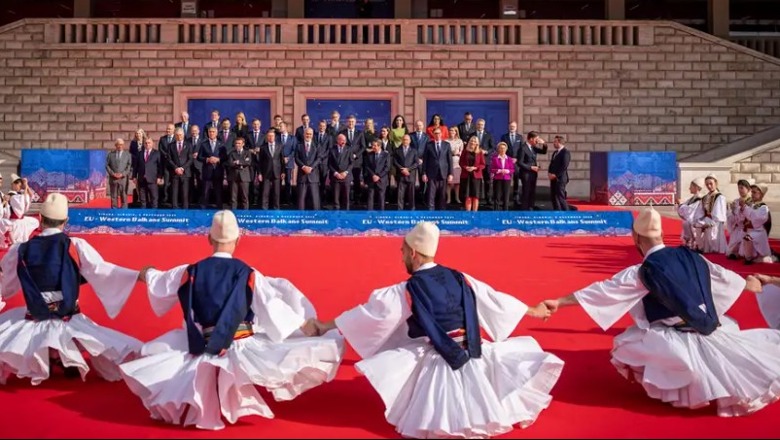 “BE dëshiron ta lidhë Ballkanin Perëndimor ndaj vetes”! DW: “Dhuratat e ambalazhuara bukur” do t’u tregohen sot në Bruksel liderëve “BE dëshiron ta lidhë Ballkanin Perëndimor ndaj vetes”! DW: “Dhuratat e ambalazhuara bukur” do t’u tregohen sot në Bruksel liderëve