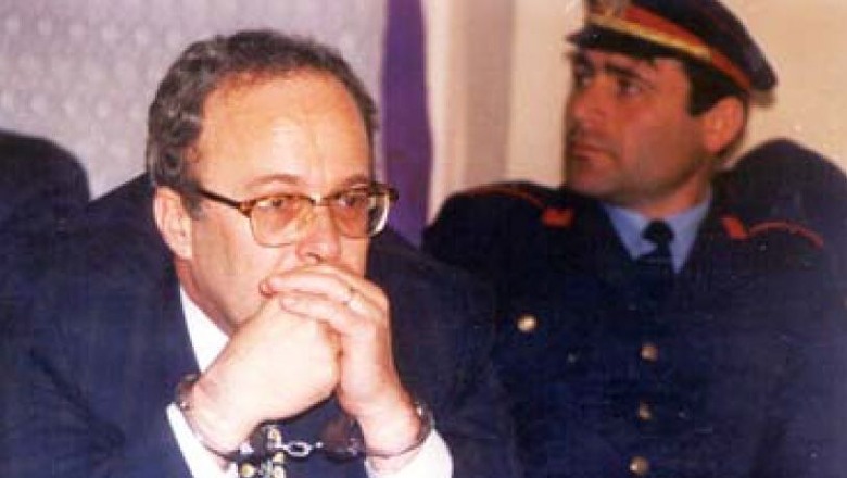 Gati prangat për Berishën, Erion Braçe publikon videon: 30 vite nga arrestimi i Fatos Nanos! S’u gjykua në liri, as u mbrojt nga imuniteti?