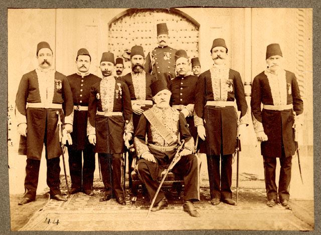 Ne fotografi e guvernatorit në Liban Pashko Vasa dhe ndihmësit e tij në 1880