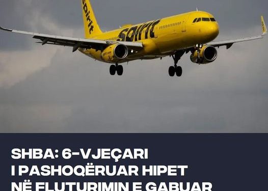 Një 6-vjeçar në SHBA fluturoi i vetëm në qytetin e gabuar, pasi u hip gabimisht në një tjetër avion nga kompania ajrore Spirit Airlines. Një 6-vjeçar në SHBA fluturoi i vetëm në qytetin e gabuar, pasi u hip gabimisht në një tjetër avion nga kompania ajrore Spirit Airlines.