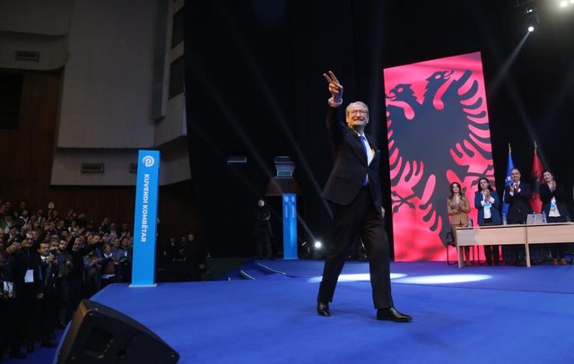 Injorimi total deri në tallje i “Forca Italia” me Sali Berishën Injorimi total deri në tallje i “Forca Italia” me Sali Berishën