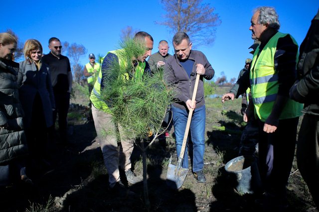 Një ditë para protestës së opozitës, Balla shfaqet në krah të Agron Dukës në Fier Një ditë para protestës së opozitës, Balla shfaqet në krah të Agron Dukës në Fier
