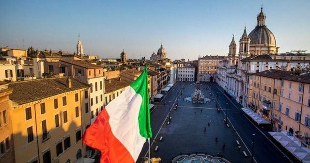 Lajm i mirë për shqiptarët në Itali! Lejet e qëndrimit tani jo një por 3 vjeçare Lajm i mirë për shqiptarët në Itali! Lejet e qëndrimit tani jo një por 3 vjeçare