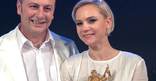 “Dritë e paç jetën dashuri”! Në shtëpinë e Eni Janit dhe Genc Fugës ka festë “Dritë e paç jetën dashuri”! Në shtëpinë e Eni Janit dhe Genc Fugës ka festë