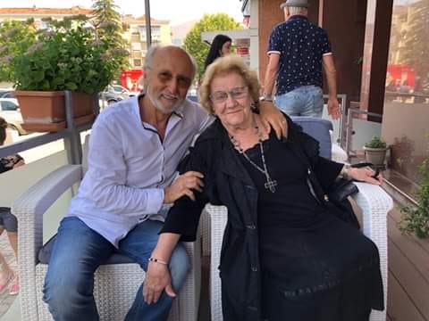 “Një Mirush nuk i vjen më Teatrit”! Aktorja Tinka Kurti përlotet: Disa herë më thoshte mos rri vetëm, hajde të shtëpia ime “Një Mirush nuk i vjen më Teatrit”! Aktorja Tinka Kurti përlotet: Disa herë më thoshte mos rri vetëm, hajde të shtëpia ime